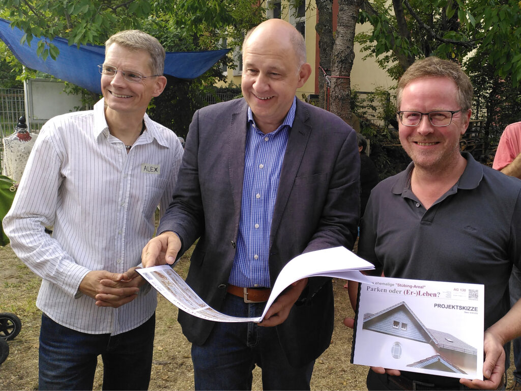 Alexander Ripp, Roger Lewandowski und David Seidel unterhalten sich über die Ideen der AG130